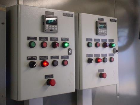 Interior de tablero eléctrico